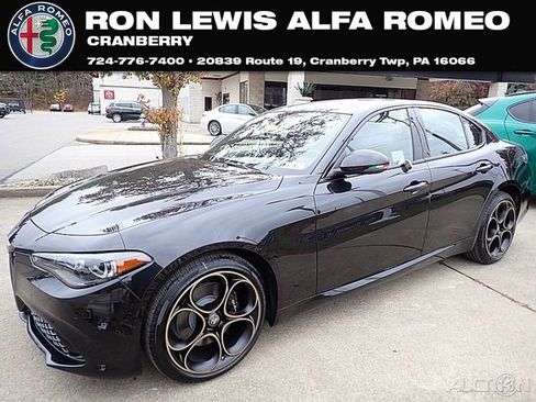 New 2025 Alfa Romeo Giulia Intensa image 1