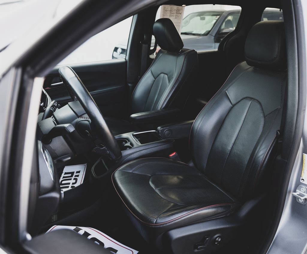 Used 2020 Chrysler Pacifica Limited FWD image 22