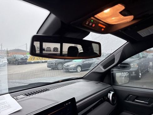 Used 2024 Chevrolet Colorado Z71 w/ Z71 Convenience Package 2 image 31