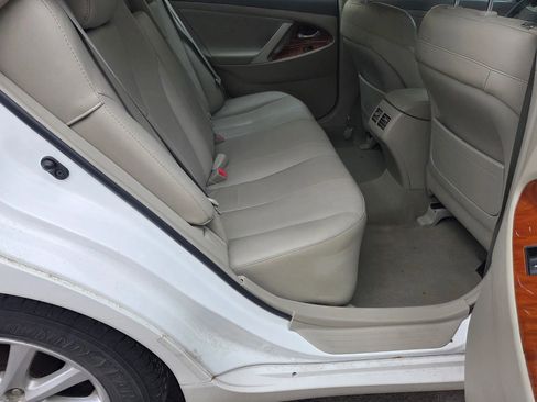 Used 2011 Toyota Camry XLE image 5