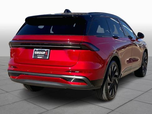 Used 2025 Lincoln Nautilus Reserve image 12