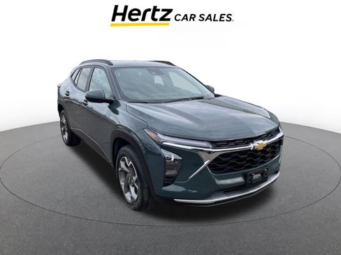 Used 2025 Chevrolet Trax LT w/ LT Convenience Package image 1