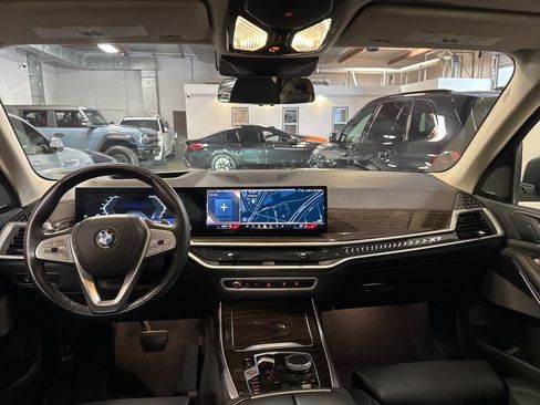Used 2024 BMW X7 xDrive40i image 21