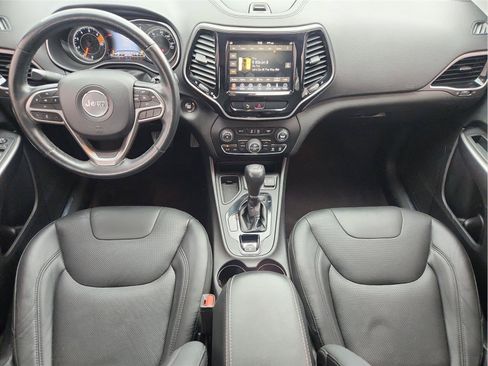 Used 2019 Jeep Cherokee Limited FWD image 19
