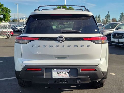 New 2025 Nissan Pathfinder SV w/ SV Premium Package image 5