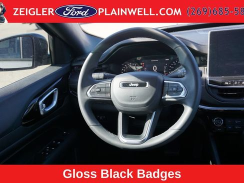 Used 2023 Jeep Compass Latitude AWD/4WD image 13
