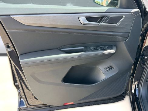 New 2026 Volkswagen Atlas Cross Sport SE image 11