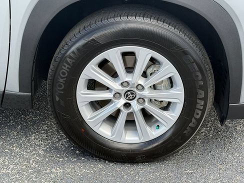 Certified 2024 Toyota Grand Highlander FWD image 9