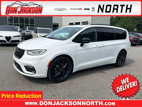 Used 2025 Chrysler Pacifica Limited FWD image 1