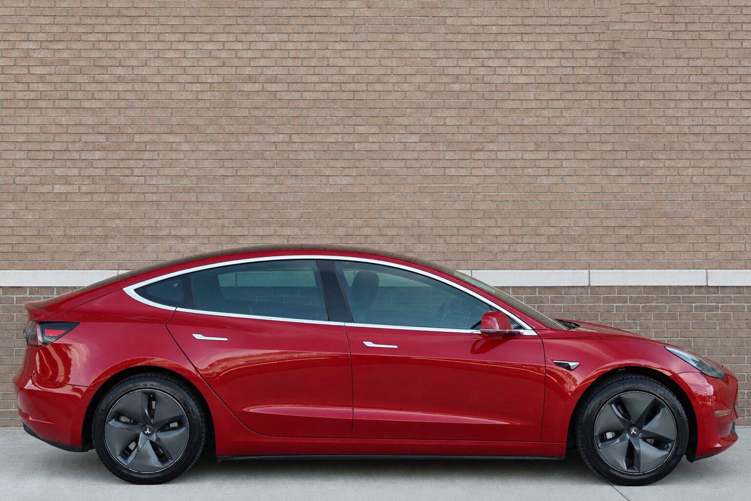 Used 2018 Tesla Model 3 Mid Range RWD image 3