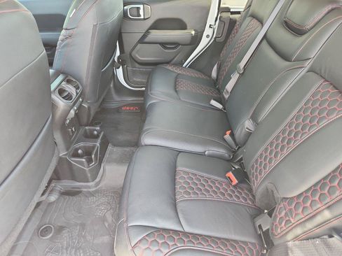 Used 2022 Jeep Wrangler Unlimited Sahara w/ Cold Weather Group AWD/4WD image 25