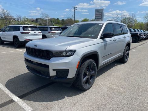 New 2025 Jeep Grand Cherokee L Altitude AWD/4WD image 7