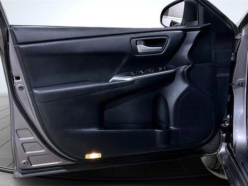 Used 2016 Toyota Camry SE image 23