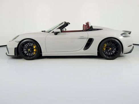 Certified 2021 Porsche 718 Boxster Spyder image 2