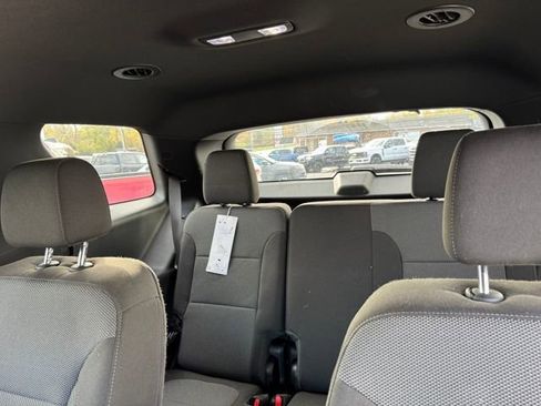 Used 2023 Chevrolet Traverse LT w/ Rear Camera Mirror Package image 40