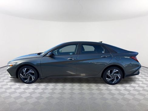 Used 2025 Hyundai Elantra SEL w/ Cargo Package FWD image 8