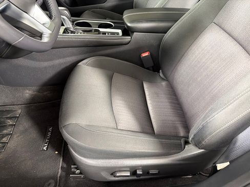 Used 2023 Nissan Altima 2.5 SV w/ SV Premium Package image 12