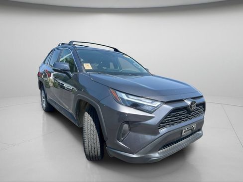 Used 2024 Toyota RAV4 XLE AWD/4WD image 2