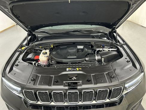 Used 2022 Jeep Grand Cherokee Overland AWD/4WD image 25