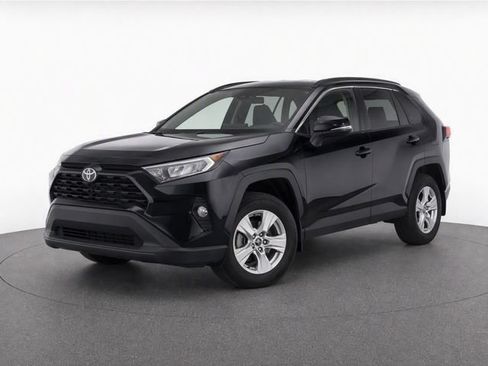 Used 2021 Toyota RAV4 XLE w/ Convenience Package FWD image 8