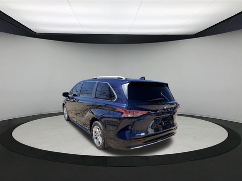 Used 2021 Toyota Sienna Platinum w/ Outdoor Package (TMS) AWD/4WD image 5