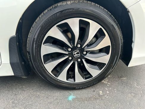 Used 2017 Honda Accord Touring image 23