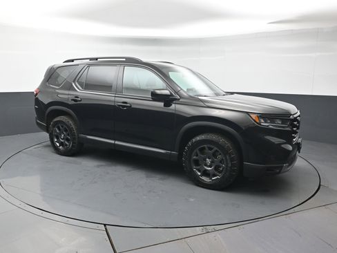 Certified 2023 Honda Pilot TrailSport image 7