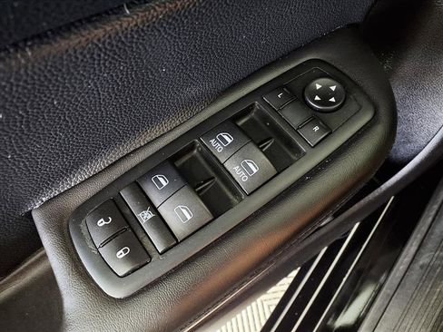 Used 2016 Chrysler 200 Limited w/ Convenience Group image 25