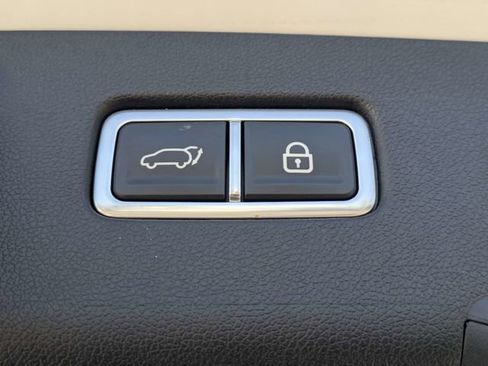 Used 2023 Kia Sorento SX image 13