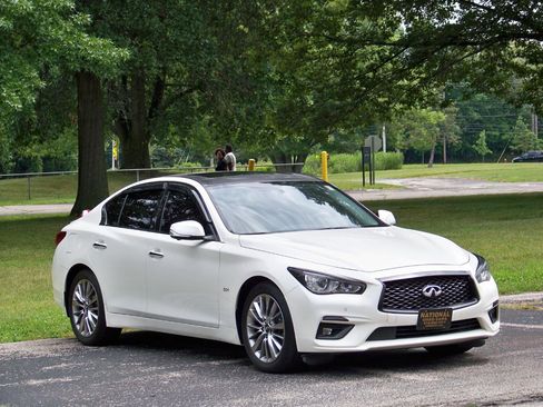 Used 2018 INFINITI Q50 Luxe w/ Sensory Package (Luxe) image 3