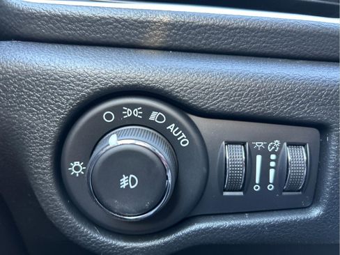 New 2026 Chrysler Pacifica Select image 12