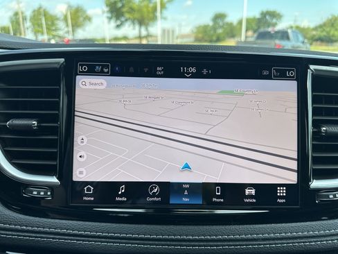 New 2025 Chrysler Pacifica Limited w/ Uconnect Theater Family Group image 68