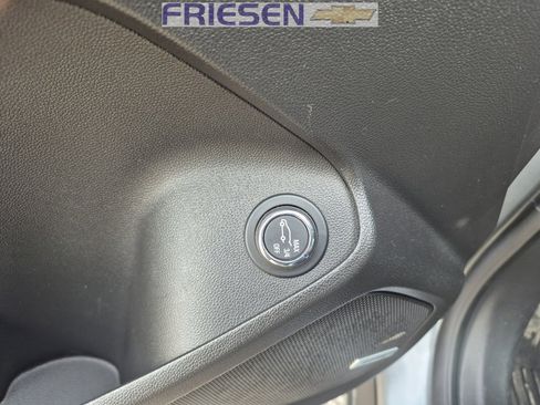 Used 2023 Chevrolet TrailBlazer RS w/ Sun and Liftgate Package image 11