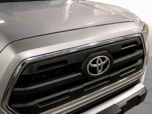 Used 2017 Toyota Tacoma SR5 AWD/4WD image 28