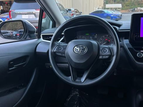 Used 2025 Toyota Corolla LE image 17