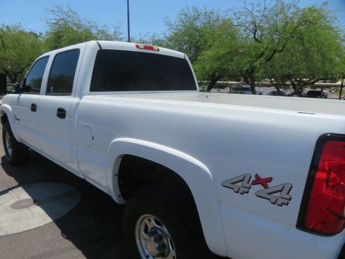 Used 2004 Chevrolet Silverado 2500 LS w/ Skid Plate Package AWD/4WD image 7