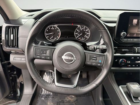 Certified 2024 Nissan Pathfinder SV FWD image 10