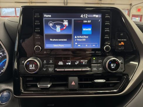 Used 2022 Toyota Highlander XLE image 16