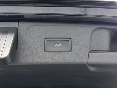 Used 2024 Volkswagen Atlas SE w/ Black Wheel Package image 32