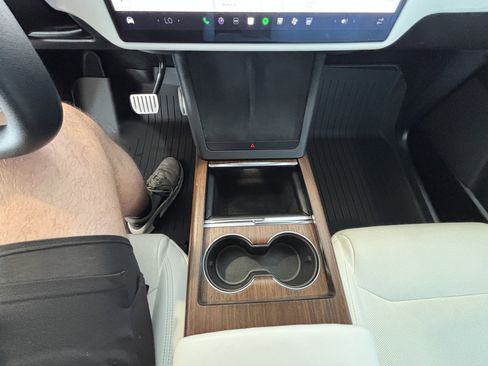 Used 2022 Tesla Model X image 13