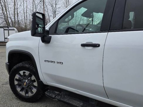 Used 2024 Chevrolet Silverado 2500 Custom w/ Custom Value Package AWD/4WD image 5