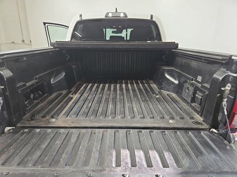 Used 2018 Toyota Tacoma TRD Off-Road image 21