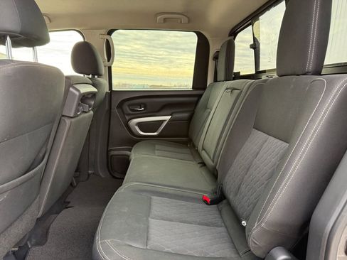 Used 2018 Nissan Titan SV image 28