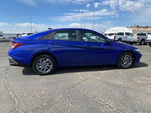 Used 2024 Hyundai Elantra SEL FWD image 5