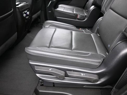 Used 2022 GMC Yukon Denali w/ Denali Premium Package image 38