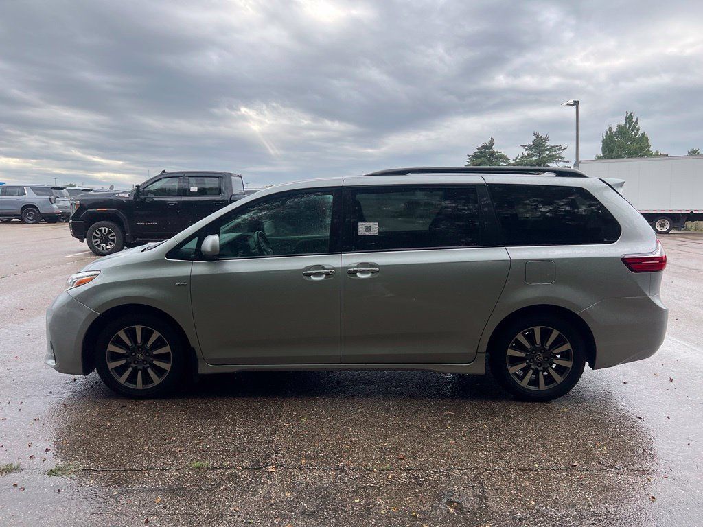Used 2020 Toyota Sienna XLE AWD/4WD image 7