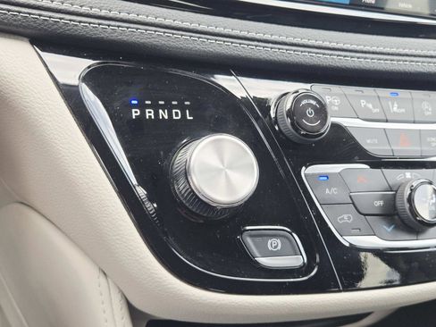 Used 2024 Chrysler Pacifica Limited image 35