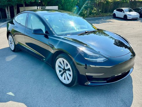 Used 2021 Tesla Model 3 Standard Range Plus RWD image 3