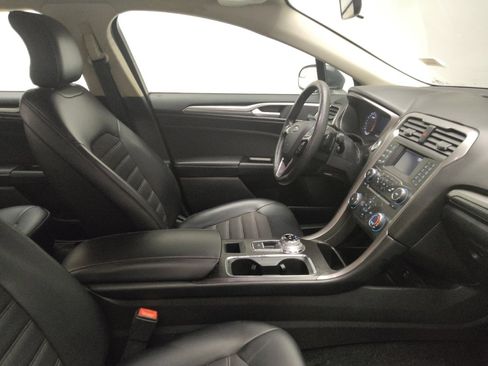 Used 2017 Ford Fusion SE w/ Equipment Group 201A image 21