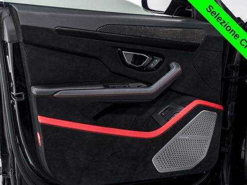 Used 2023 Lamborghini Urus Performante AWD/4WD image 9